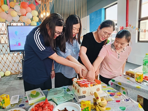 雷力5月員工生日會.jpg